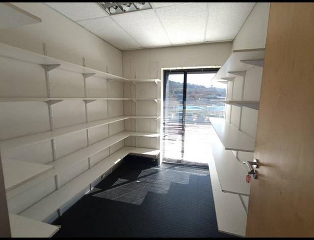 BUSINESS PROPERTY TO RENT IN CONSTANTIA KLOOF